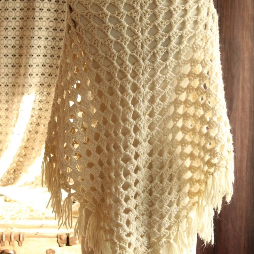 Vintage 1960s 1970s Shawl, Ivory Knit with Fringe Cape or Wrap - Picture 11 of 14